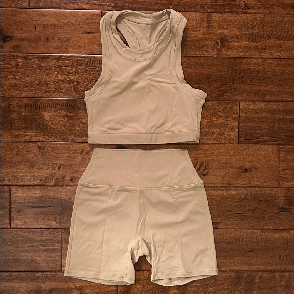 SET Active short and sports bra set